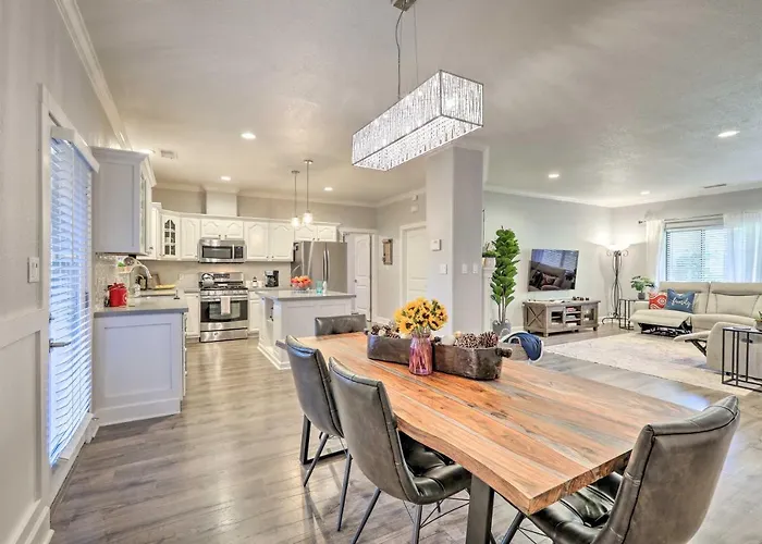 Pet-friendly Escape W/ Fenced-in Yard! Holiday home *
