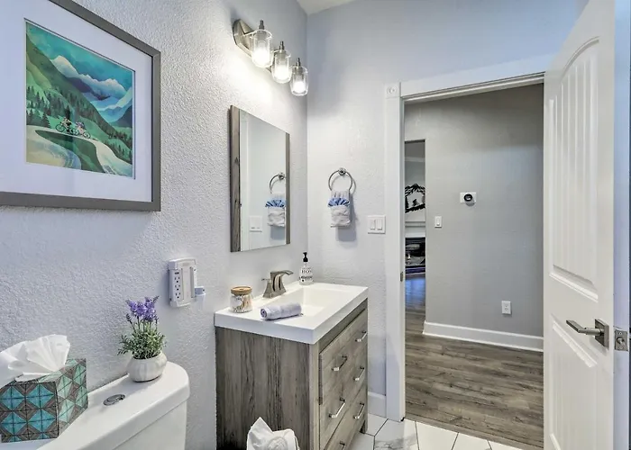 Pet-friendly Escape W/ Fenced-in Yard! * Flagstaff