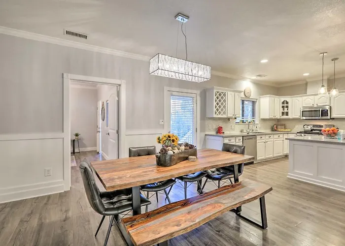 Pet-friendly Escape W/ Fenced-in Yard! Holiday home *