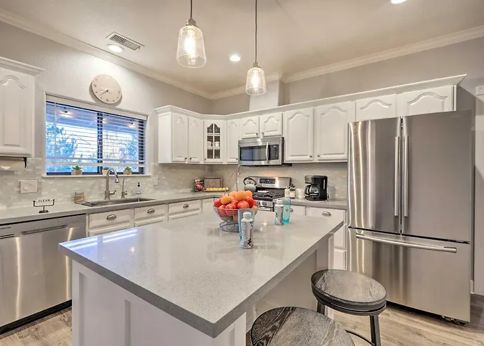 Holiday home Pet-friendly Escape W/ Fenced-in Yard!