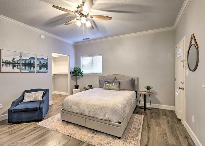 Hébergement de vacances Pet-friendly Escape W/ Fenced-in Yard!