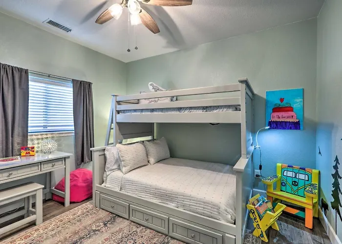 Pet-friendly Escape W/ Fenced-in Yard! * Flagstaff