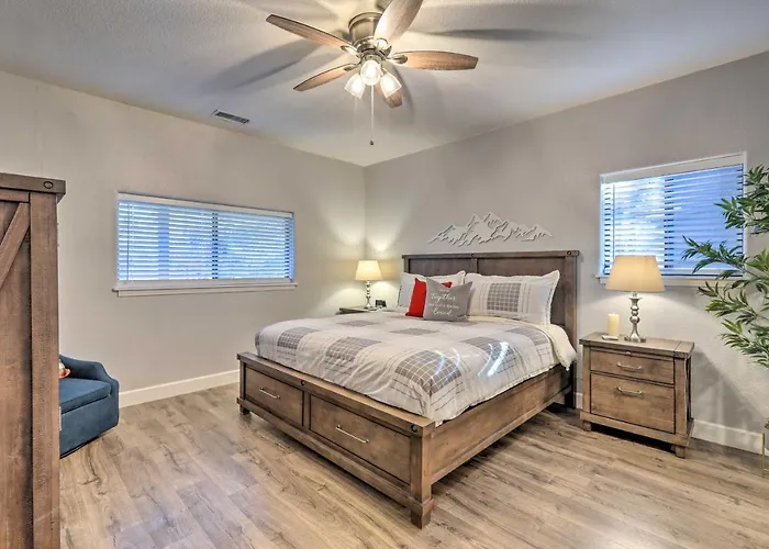 Holiday home Pet-friendly Escape W/ Fenced-in Yard!