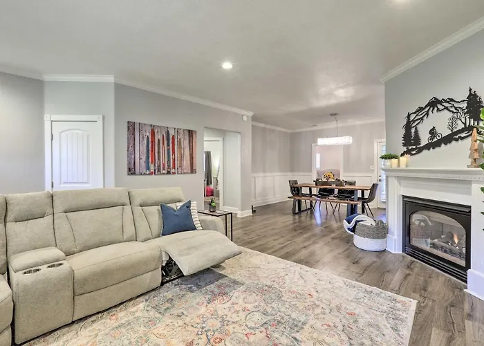 Pet-friendly Escape W/ Fenced-in Yard! Flagstaff