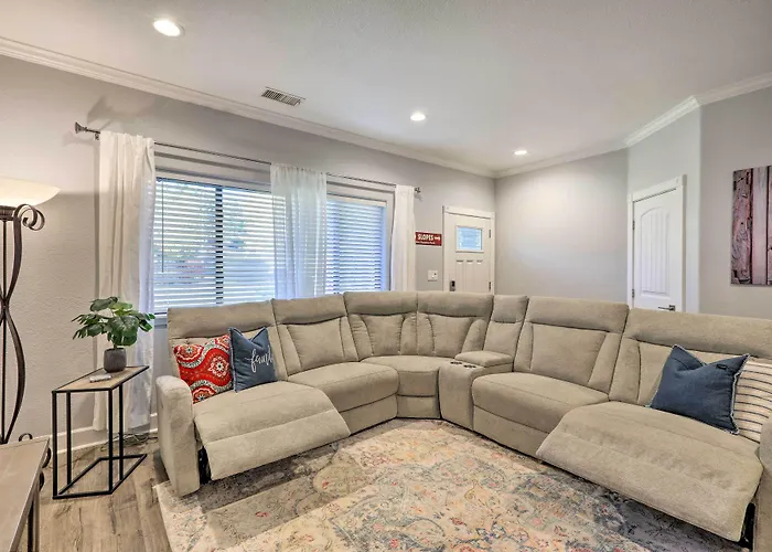 Holiday home Pet-friendly Escape W/ Fenced-in Yard!